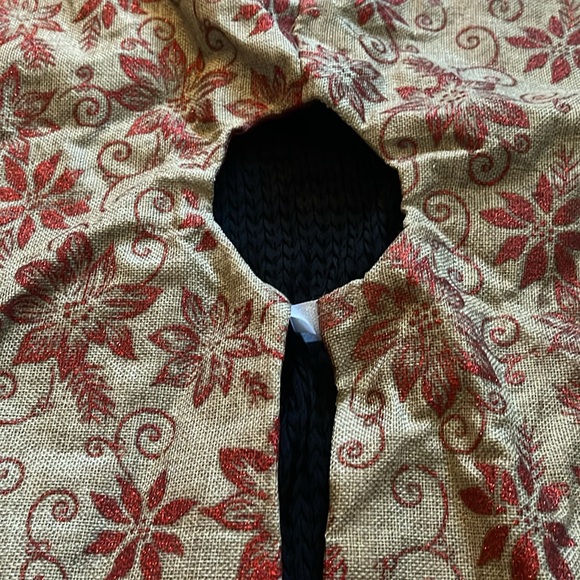 Christmas Tree Skirt - Picture 4 of 12